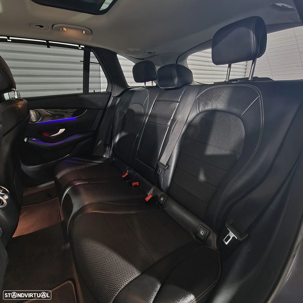 Mercedes-Benz GLC 300 e 4Matic 9G-TRONIC AMG Line - 25