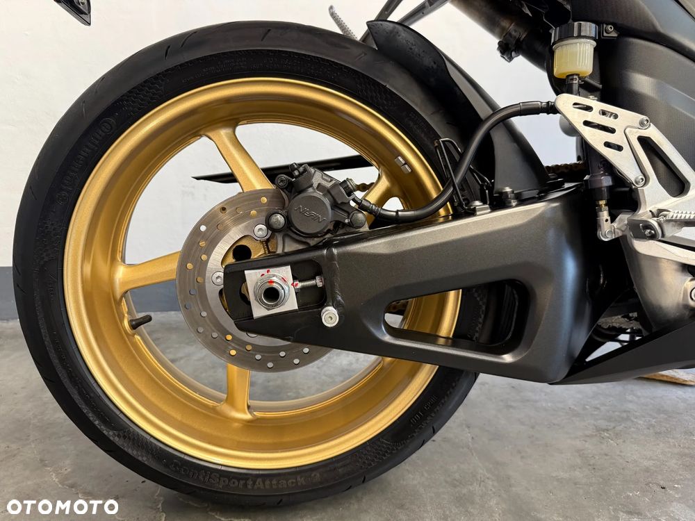 Yamaha R1 - 15