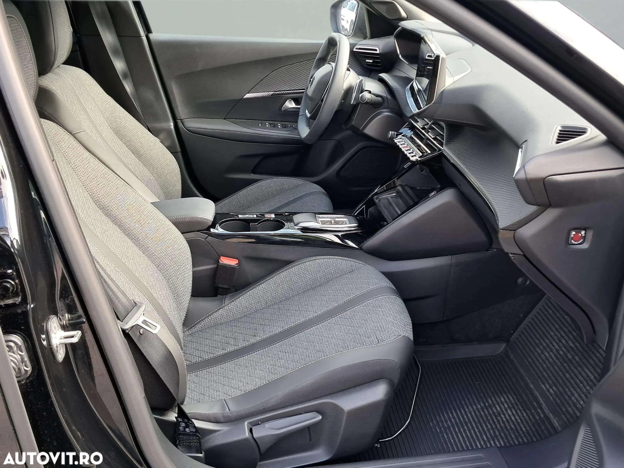 Peugeot 2008 1.2 L PureTech STT EAT8 Allure - 6