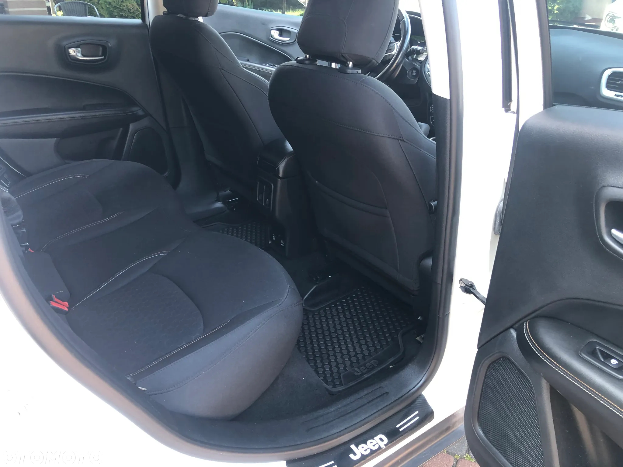 Jeep Compass - 36