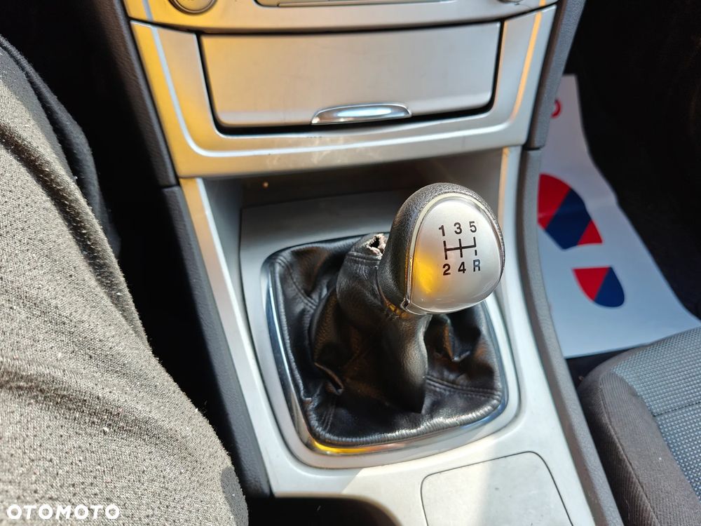 Ford Mondeo 2.0 Ghia X - 24