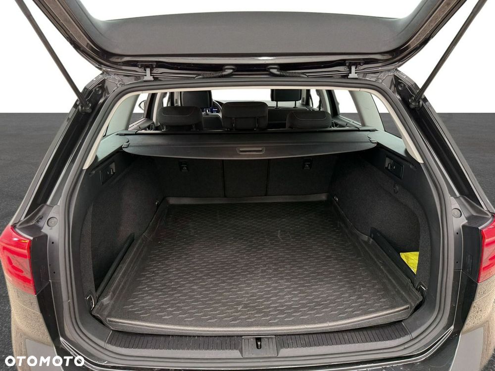 Volkswagen Passat - 12