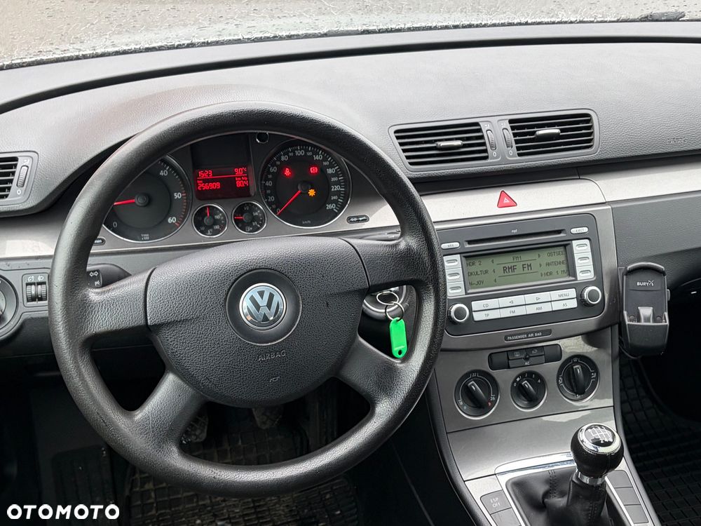 Volkswagen Passat - 11