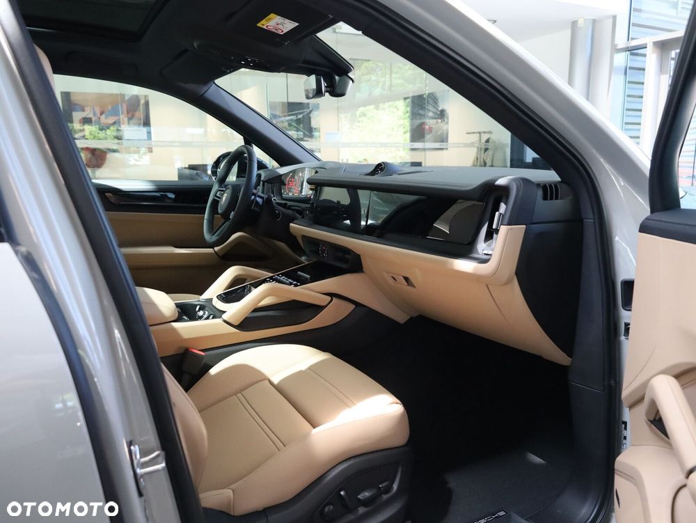 Porsche Cayenne - 16