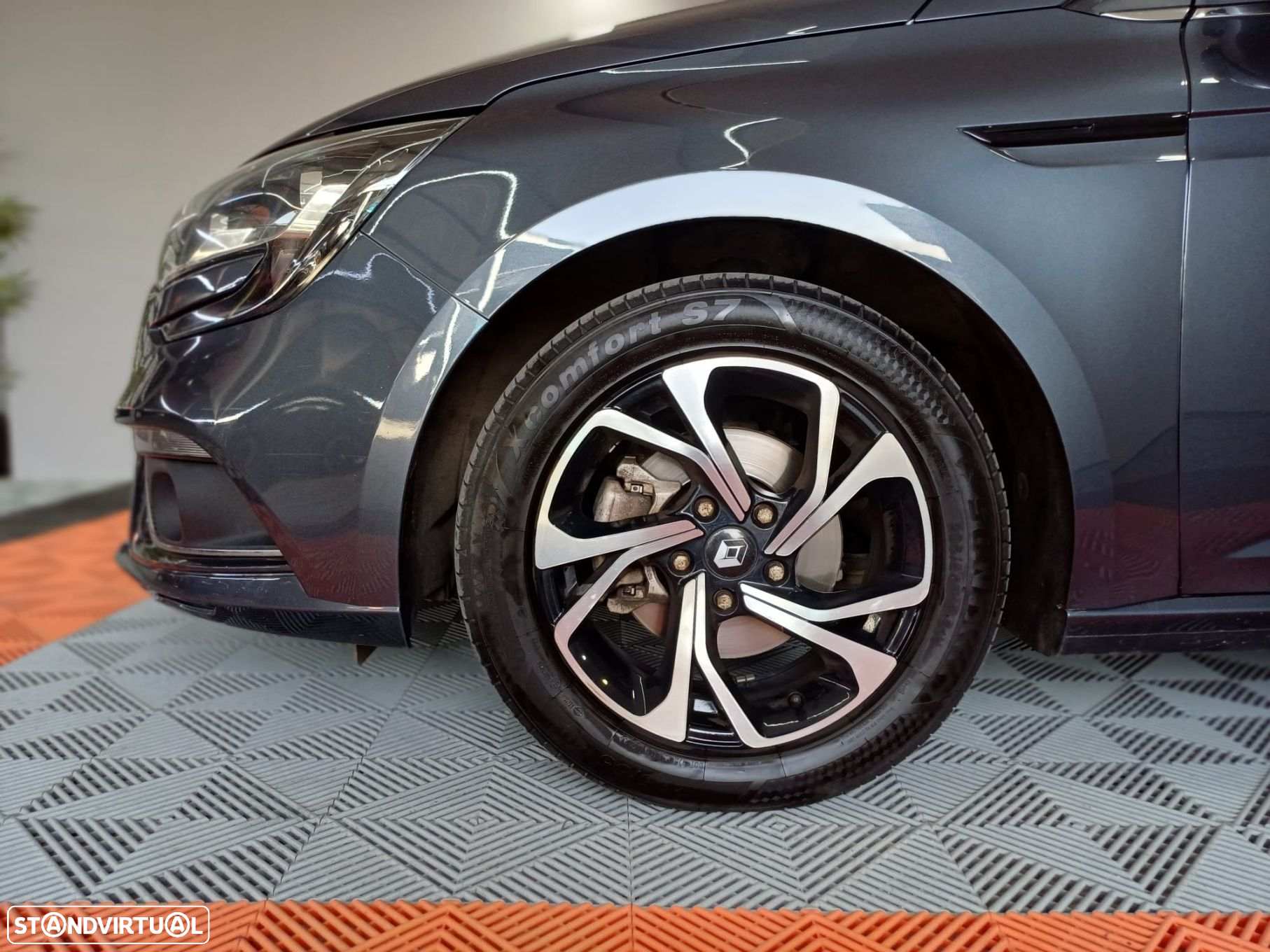 Renault Mégane 1.5 Blue dCi Limited - 9