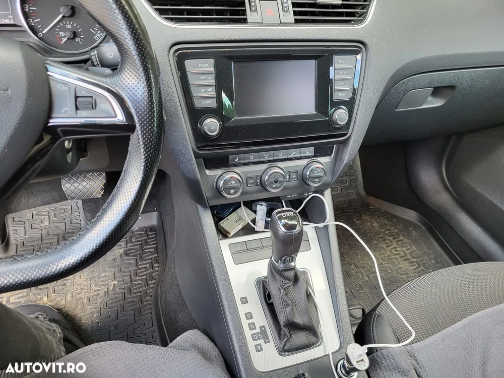 Skoda Octavia 1.6 TDI DPF DSG Sport Edition - 6