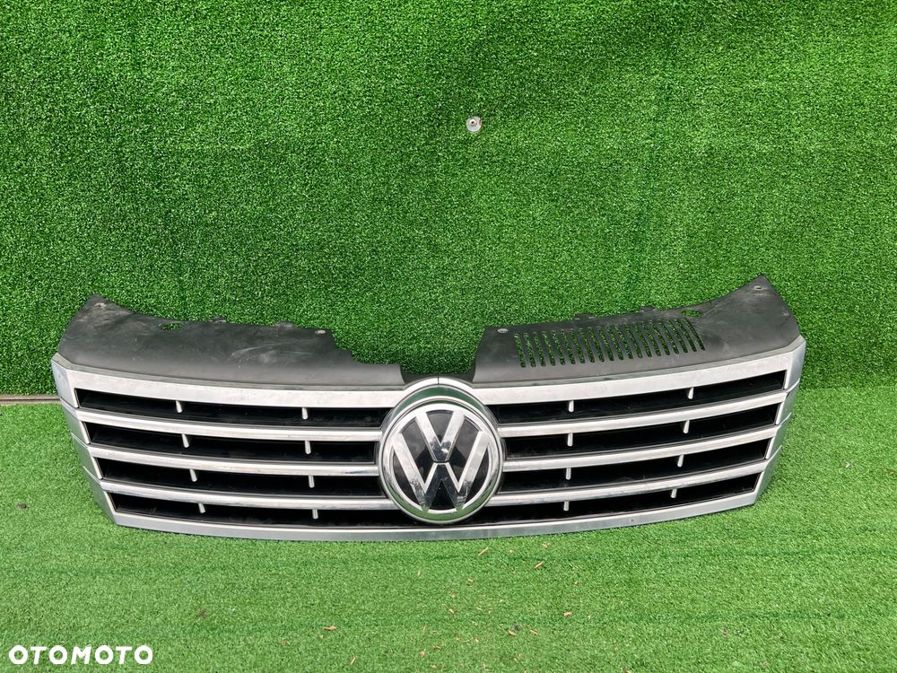 GRILL ATRAPA ZNACZEK VW PASSAT CC LIFT 3C8853653A - 1