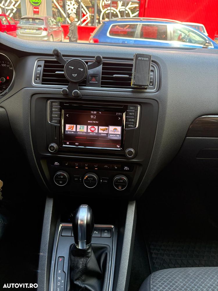 Volkswagen Jetta - 7