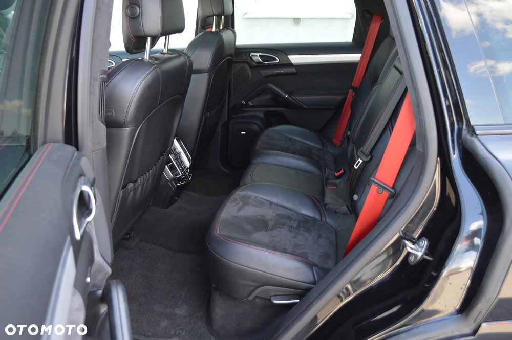 Porsche Cayenne GTS - 11