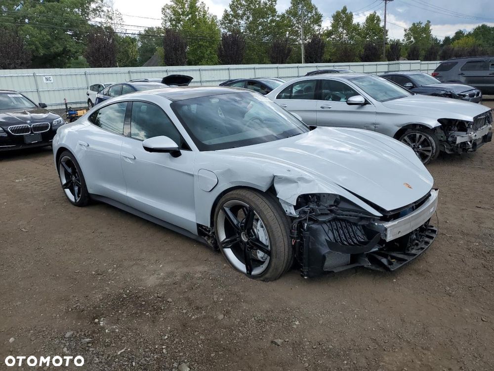 Porsche Taycan - 6