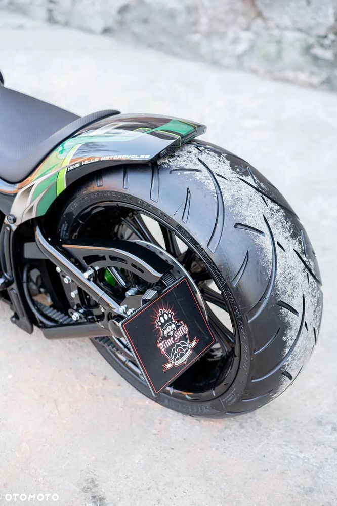 Harley-Davidson Softail Breakout - 23