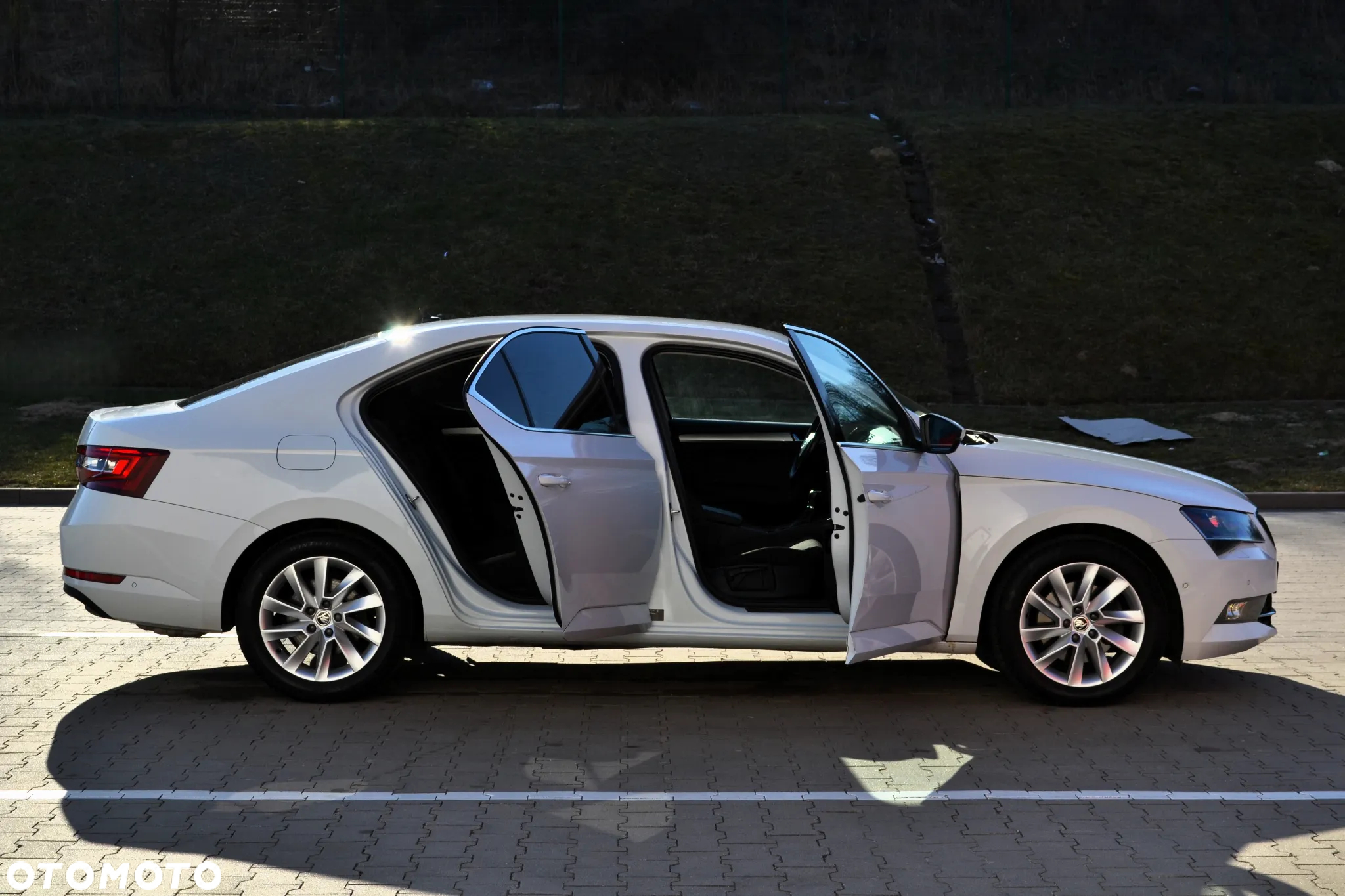 Skoda Superb 2.0 TSI Ambition DSG - 27