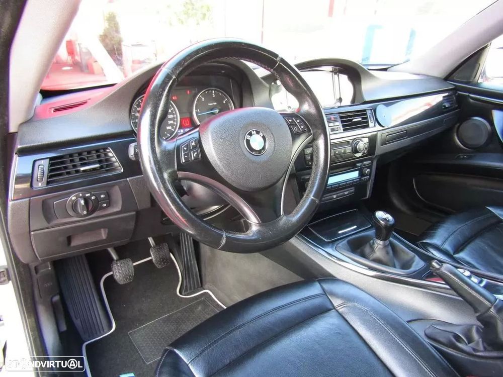 BMW 320 d Sport - 10