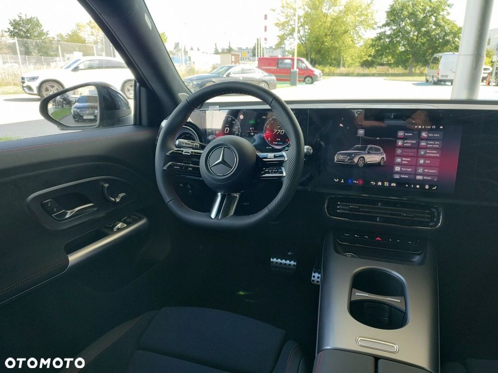 Mercedes-Benz GLB - 14