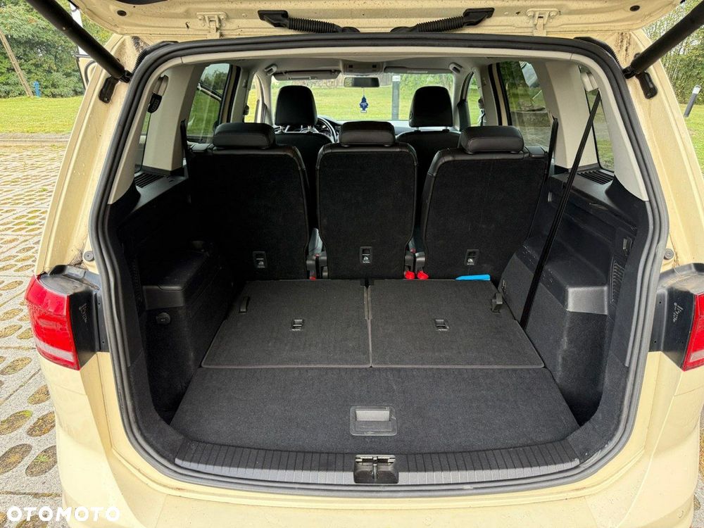 Volkswagen Touran - 23