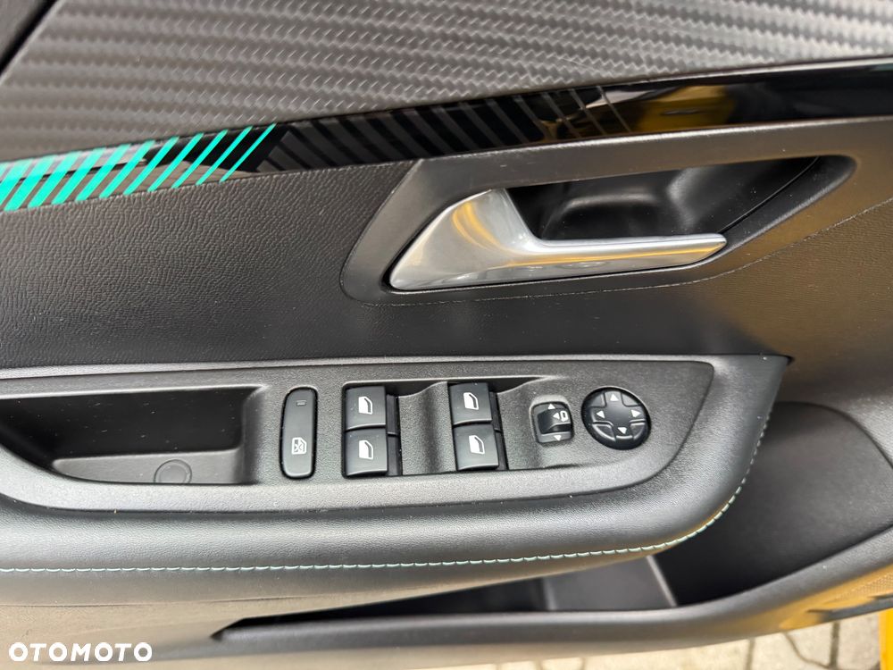 Peugeot 208 PureTech 100 EAT8 Allure - 28