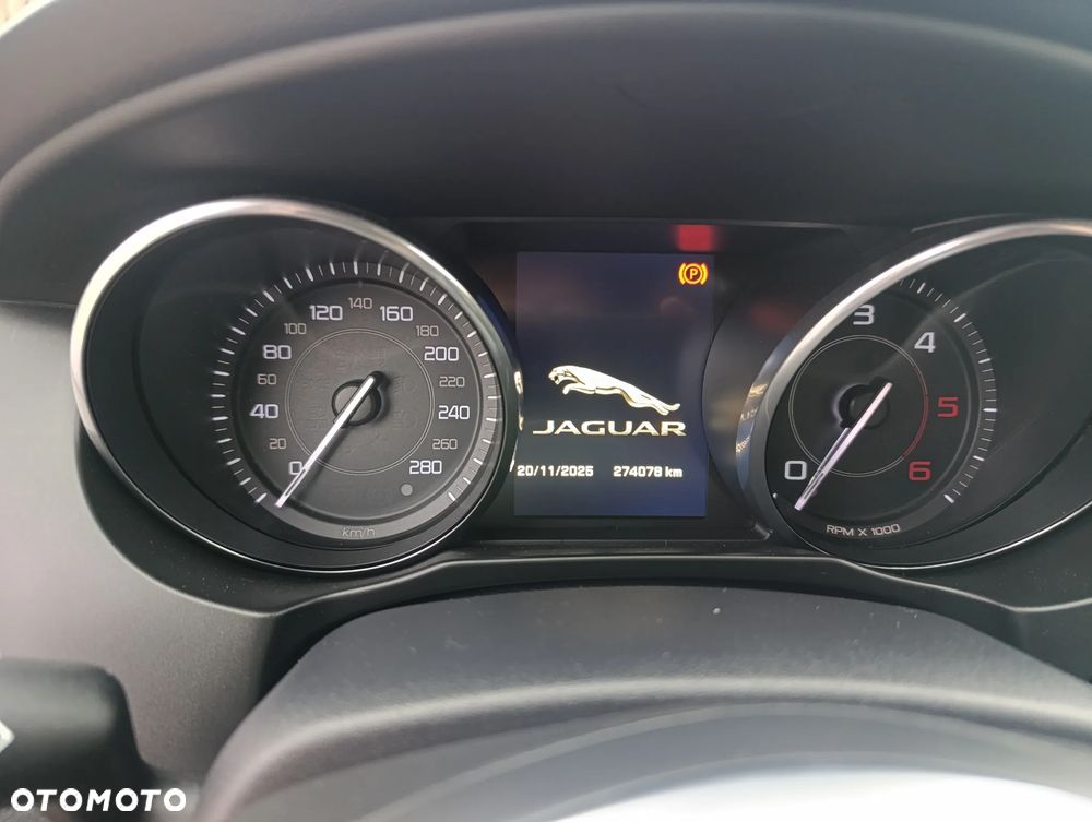 Jaguar XE 20d R-Sport - 12