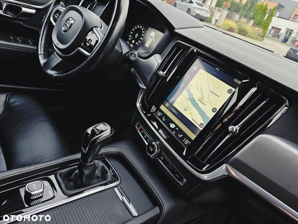 Volvo V90 D3 Momentum Pro - 26
