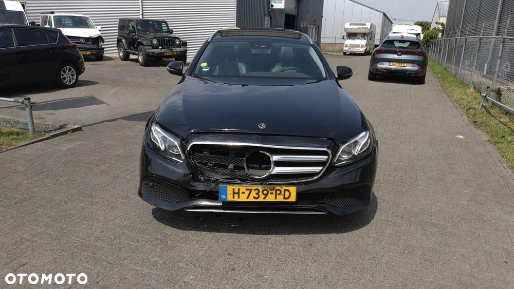 Mercedes-Benz Klasa E 220 d 4Matic 9G-TRONIC Exclusive - 6
