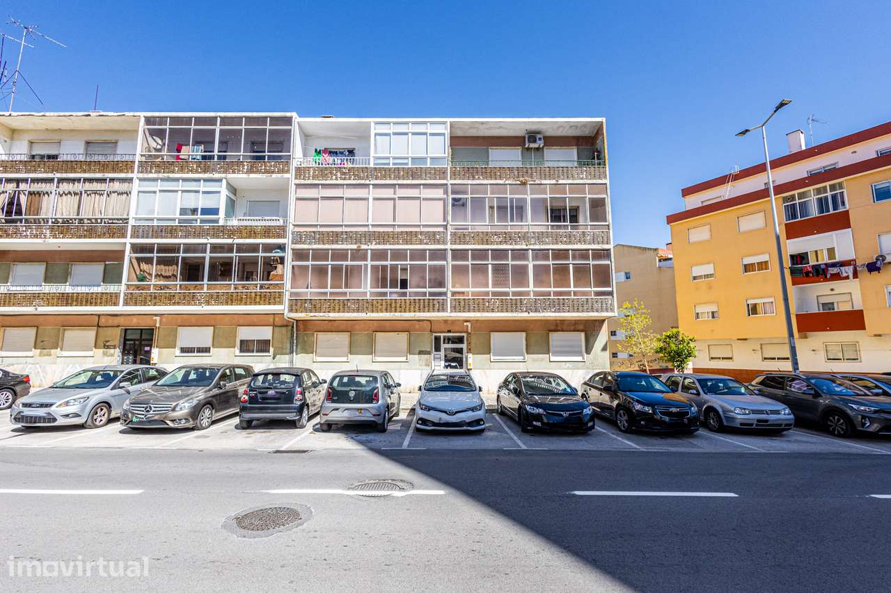 Apartamento T3 situado no rés-do-chão em zona central de Amora - Grande imagem: 2/31