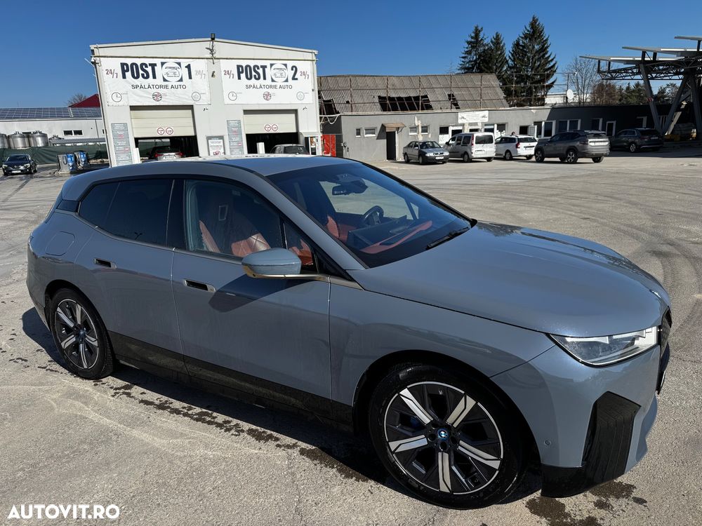 BMW iX - 18