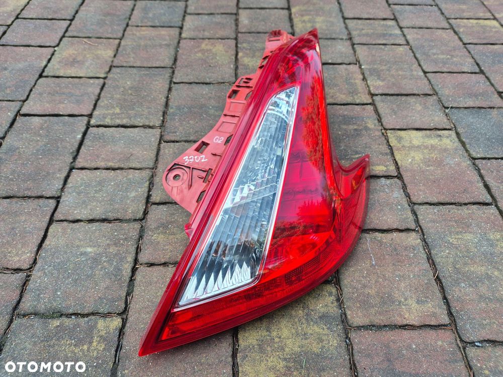 lampa prawy tyl nissan 370z