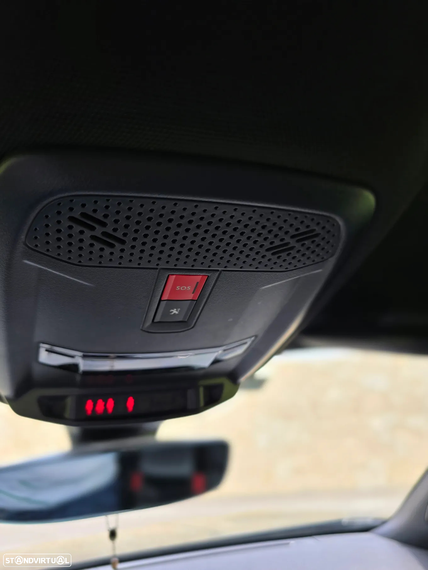 Peugeot e-2008 50 kWh GT - 14