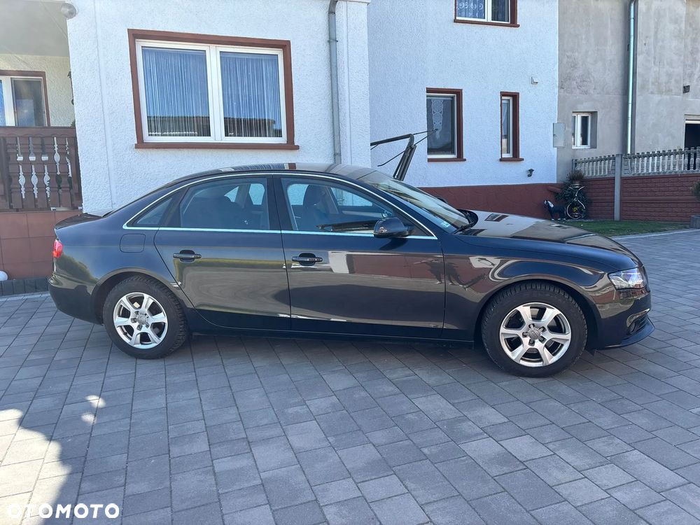 Audi A4 Limousine - 4