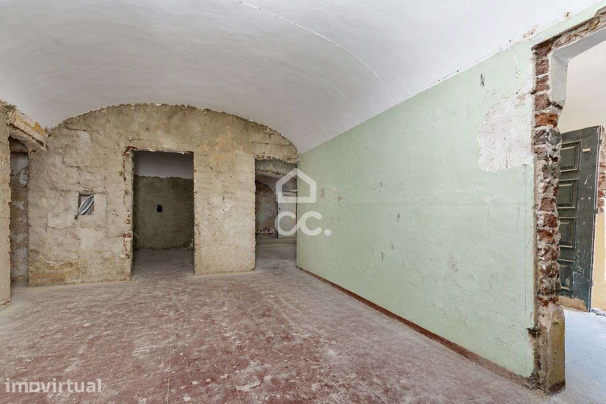 Moradia T3 c/ Projeto Aprovado em Fase de Reconstrução no Centro Histó - Grande imagem: 5/34