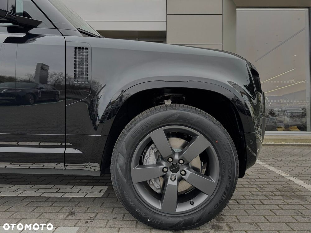 Land Rover Defender - 4