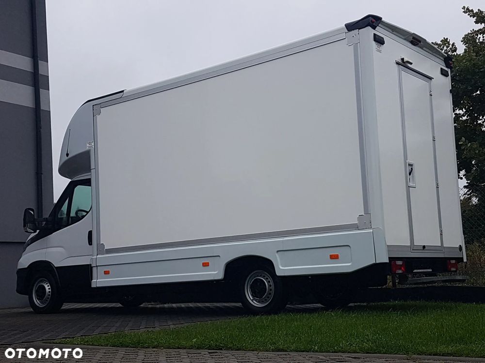 Iveco DAILY KONTENER NISKOPODŁOGOWY 4,43x2,23x2,43 SKLEP FOODTRUCK BAR KLIMA KONIOWÓZ KAMPER - 28