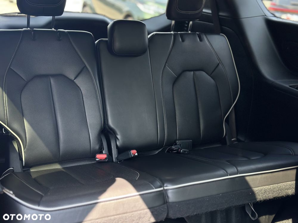 Chrysler Pacifica - 28