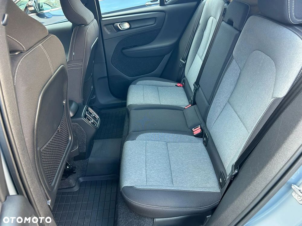 Volvo XC 40 T3 Momentum Pro - 21