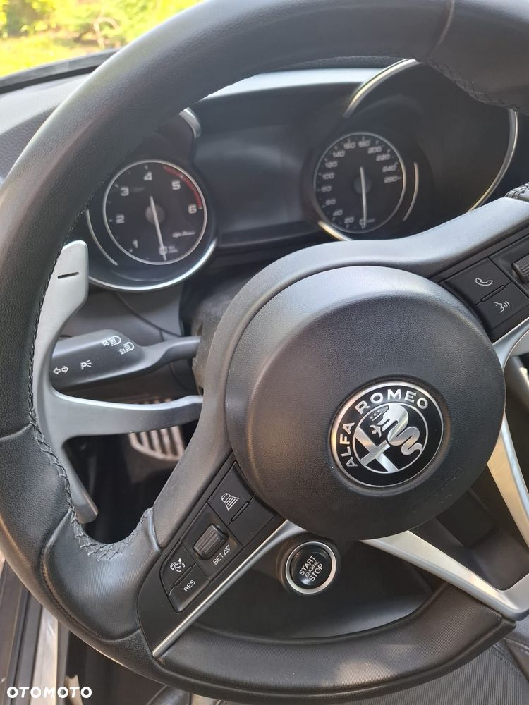 Alfa Romeo Giulia 2.2 D Turbo - 5