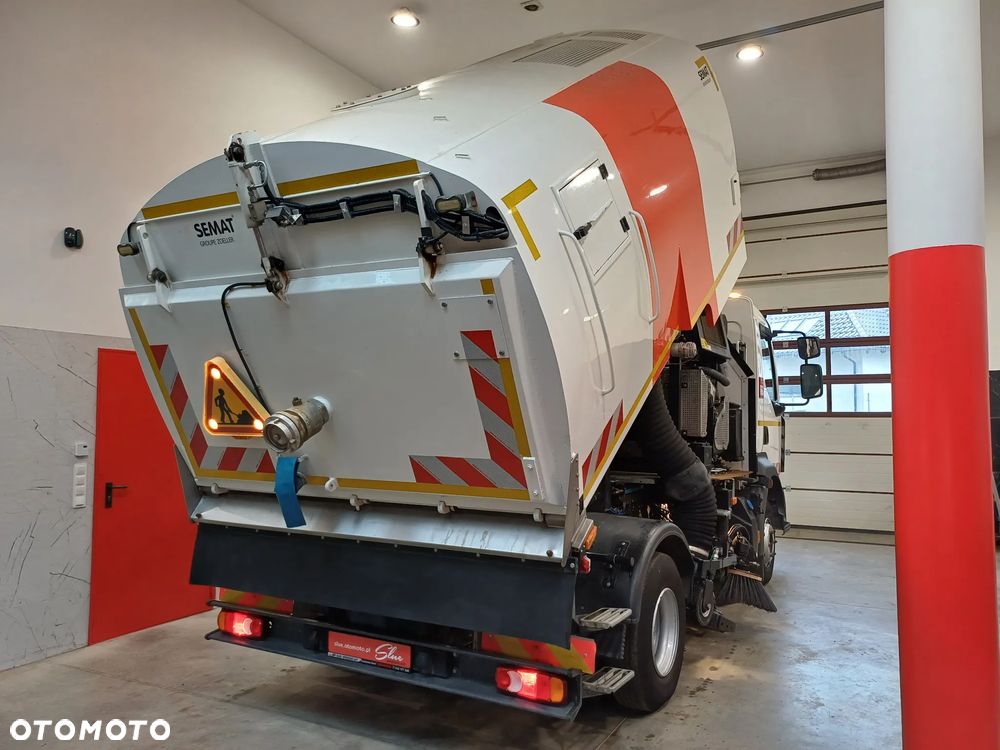 Renault D12 Zamiatarka Zoeller Faun Euro 6 PM10 Szczotki L/R Rok 2017 2 Silniki 2825 MTH - 15