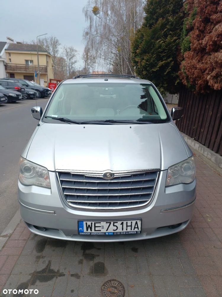 Chrysler Town & Country - 2