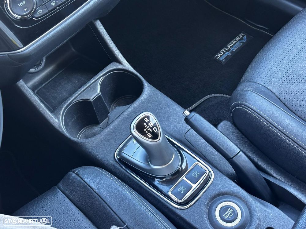 Mitsubishi Outlander 2.0 4WD - 33