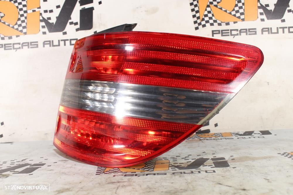 Farolim Direito Mercedes-Benz B-Class (W245)  A1698202664 / Chassi Pas - 3