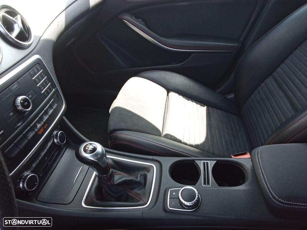 Mercedes-Benz CLA 180 d Shooting Brake AMG Line - 22