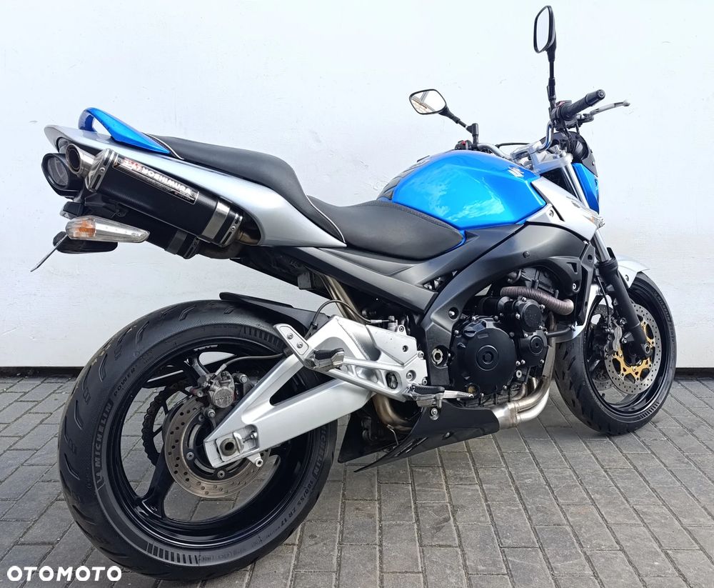 Suzuki GSR - 6