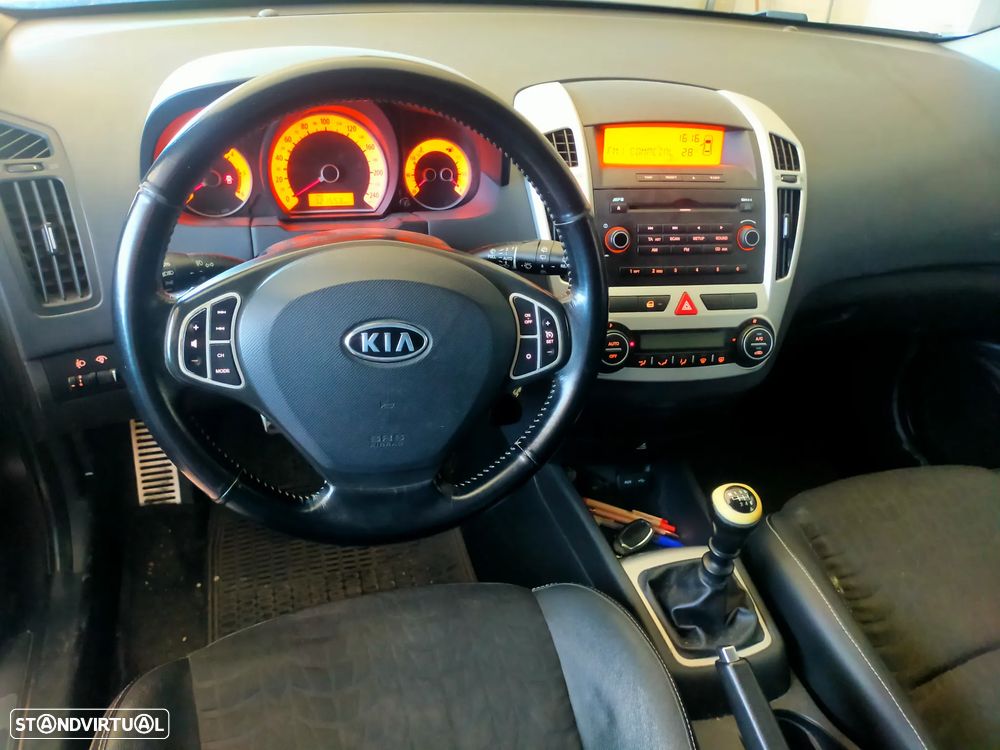 Kia Ceed S Coupé 1.6 CRDi EX - 1
