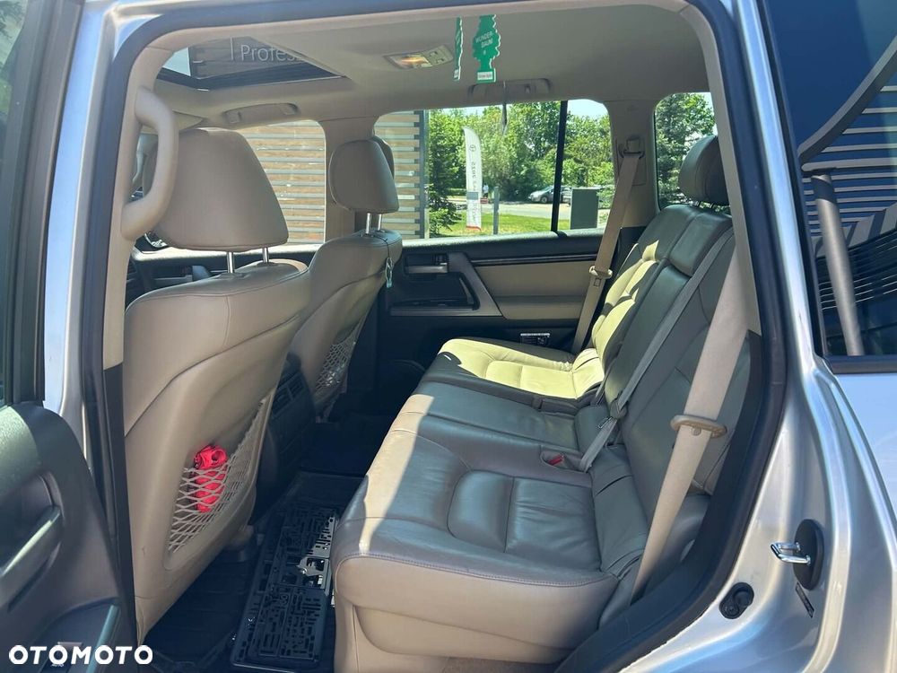Toyota Land Cruiser - 8