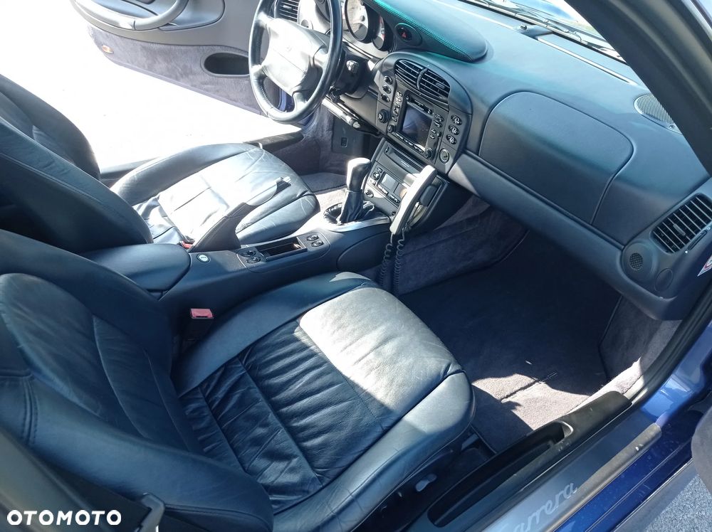 Porsche 911 Carrera - 13