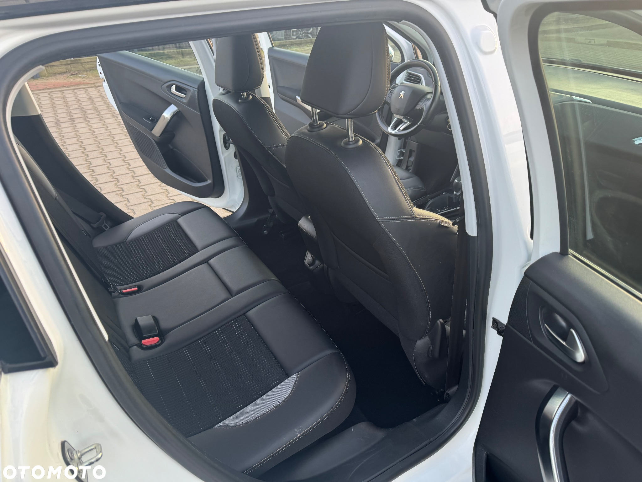 Peugeot 2008 PureTech 110 Stop&Start EAT6 Allure - 17
