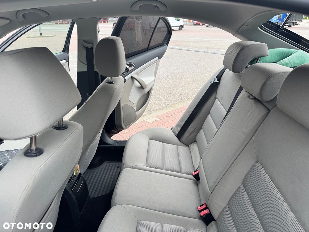 Skoda Octavia 1.6 FSI Elegance - 27