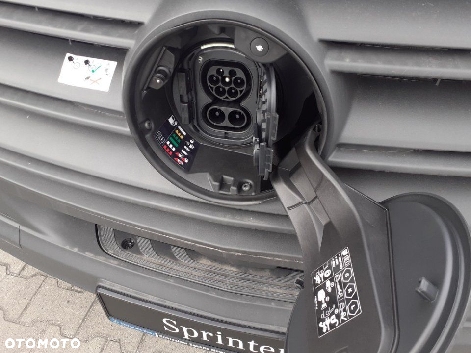 Mercedes-Benz eSprinter - 16