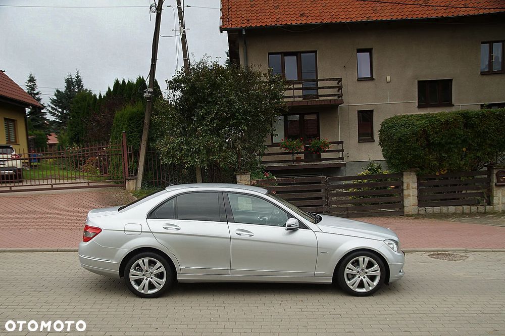 Mercedes-Benz Klasa C 180 CGI BlueEff Avantgarde - 9