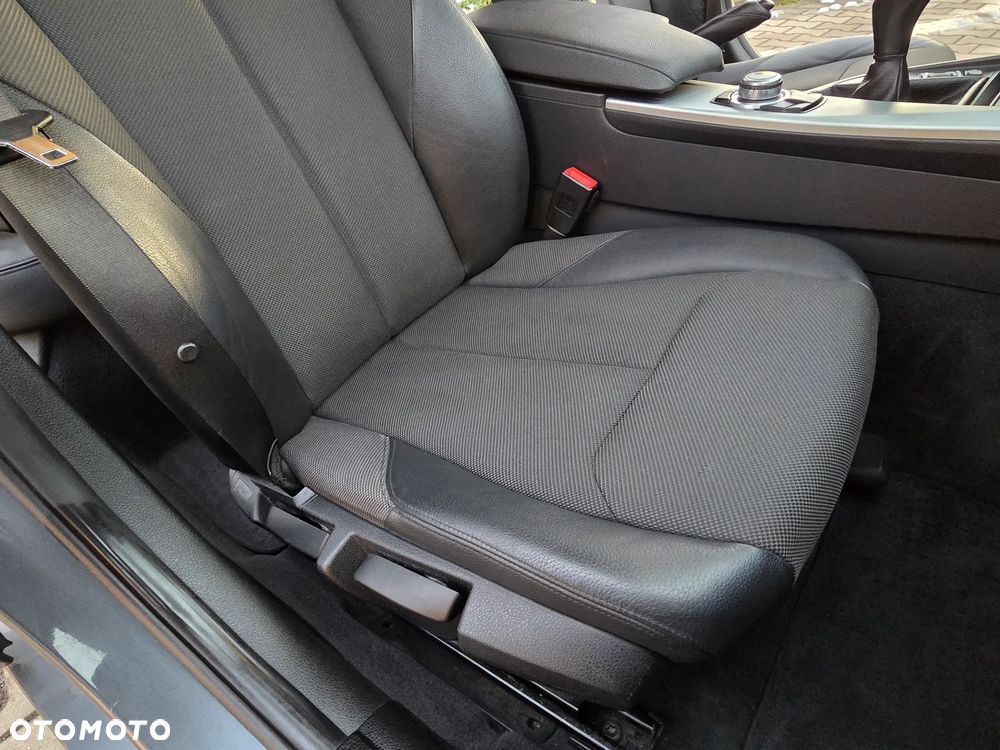 BMW Seria 3 320d Blue Performance Modern Line - 29