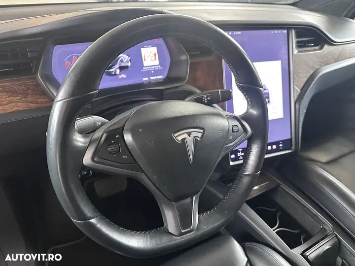 Tesla Model X - 7