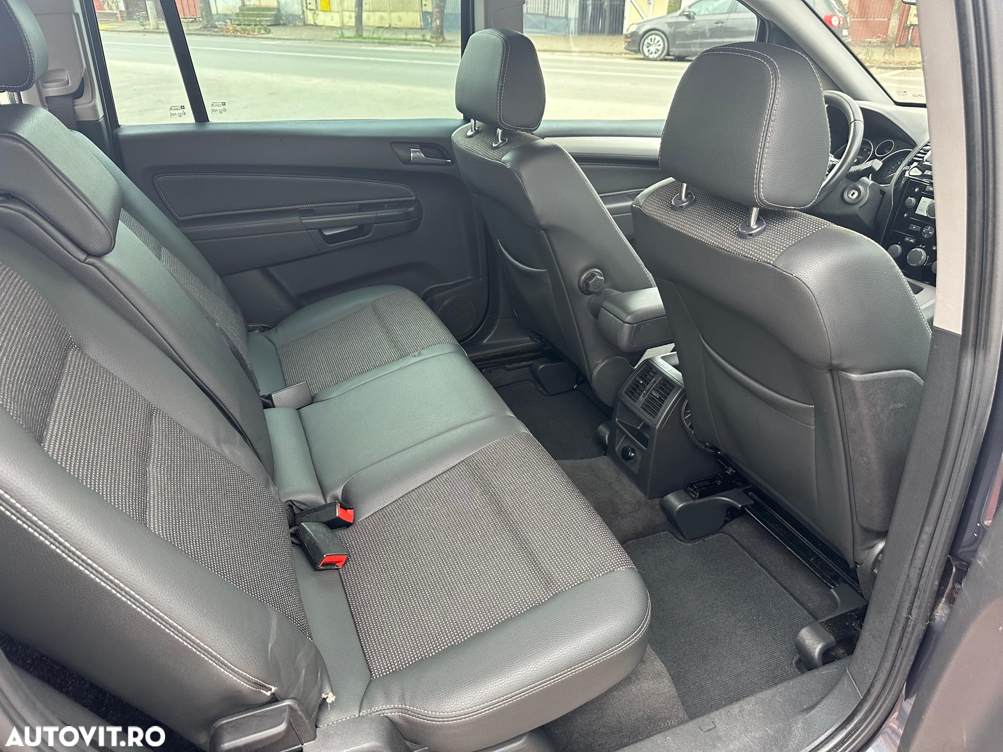 Opel Zafira 1.8 Cosmo Easytronic - 29